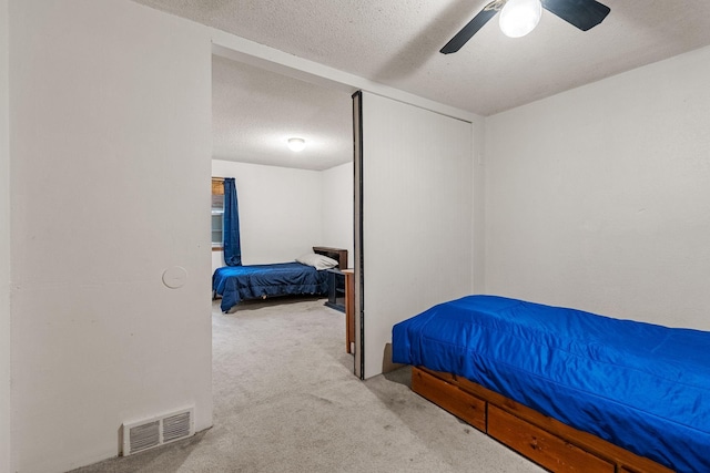 2101 6th Ave NE, Austin, MN 55912 - carpeted bedroom featuring a textured ceiling and ceiling fan