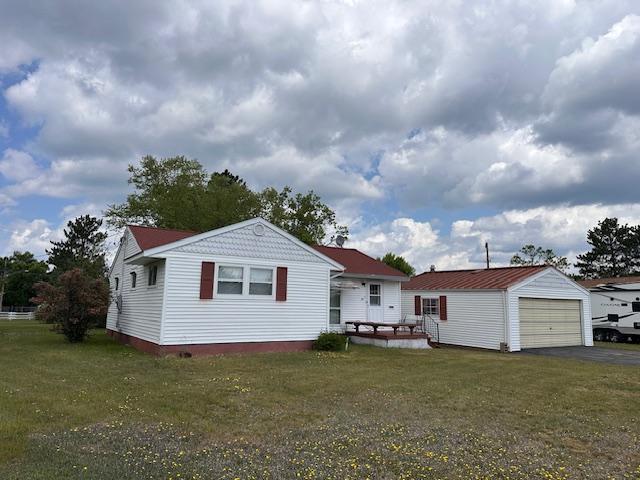 21 Glen Cir, Babbitt, MN 55706 - view of front of home with an outbuilding, driveway, a front yard, and a detached garage
