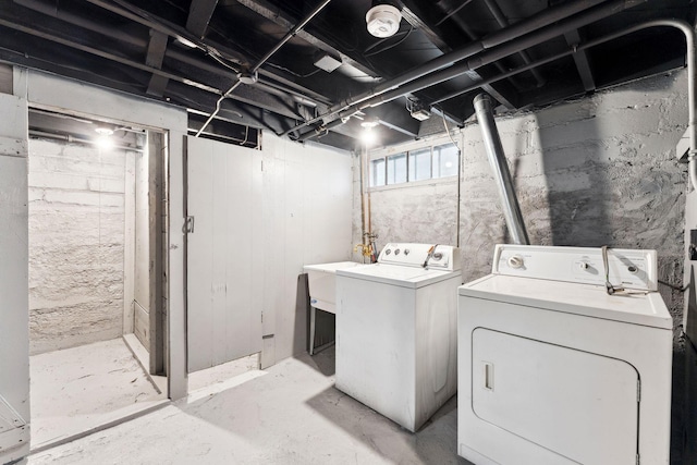 786 Iglehart Ave, Saint Paul, MN 55104 - laundry room with washer and dryer