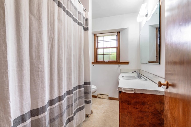 2814 Lakeview Dr, Fergus Falls, MN 56537 - full bathroom with vanity and a shower with curtain