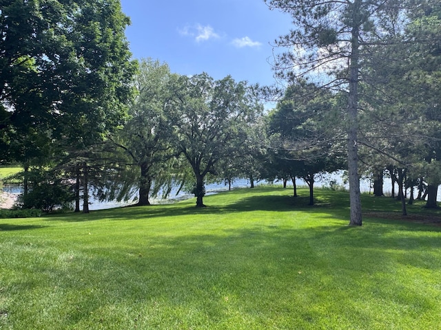 2814 Lakeview Dr, Fergus Falls, MN 56537 - view of grassy yard