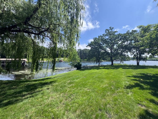 2814 Lakeview Dr, Fergus Falls, MN 56537 - view of green lawn featuring a water view