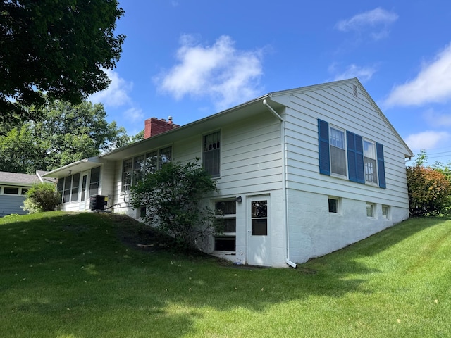 2814 Lakeview Dr, Fergus Falls, MN 56537 - view of side of home with a lawn and a chimney