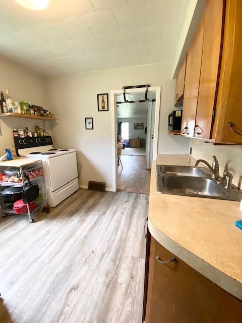 126 Tousley Ave N, New York Mills, MN 56567 - photo 3