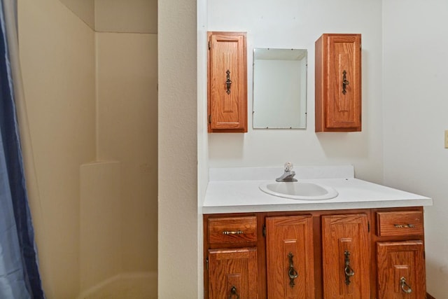635 5th St, Windom, MN 56101 - full bath featuring vanity and a shower