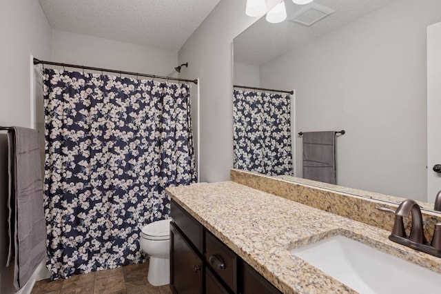 17552 57th St NE, Otsego, MN 55374 - full bath featuring vanity, curtained shower, and a textured ceiling