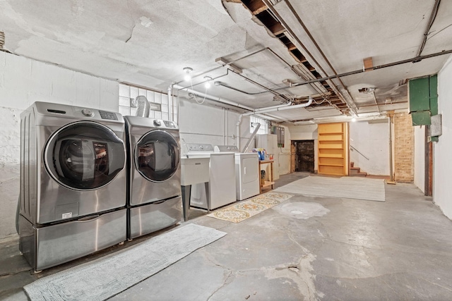 952 Goodrich Ave, Saint Paul, MN 55105 - laundry room featuring separate washer and dryer