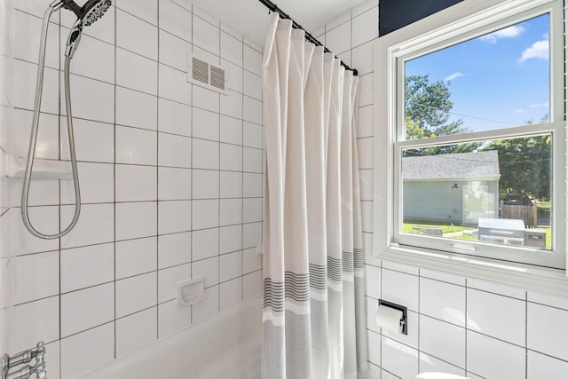 5605 Logan Ave S, Minneapolis, MN 55419 - full bath with shower / tub combo with curtain