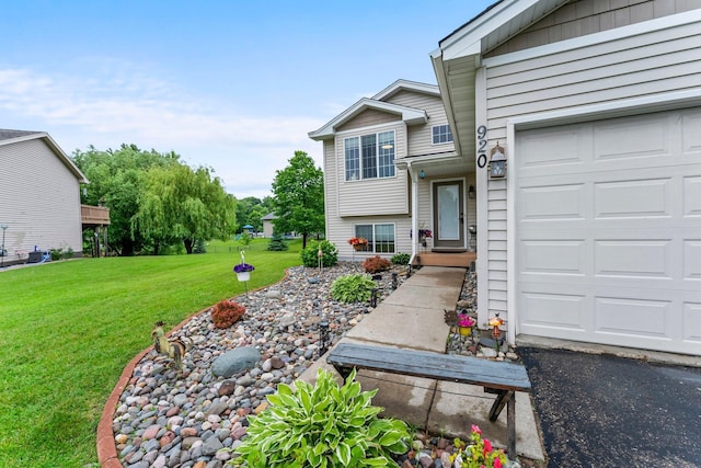 920 Lincoln Ct S, Cambridge, MN 55008 - view of front of property with an attached garage and a front yard