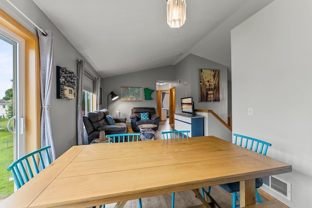 920 Lincoln Ct S, Cambridge, MN 55008 - dining area with vaulted ceiling
