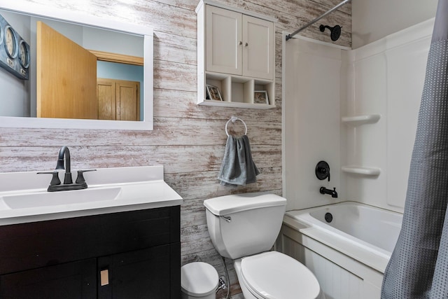 920 Lincoln Ct S, Cambridge, MN 55008 - full bath featuring shower / bath combination with curtain and vanity