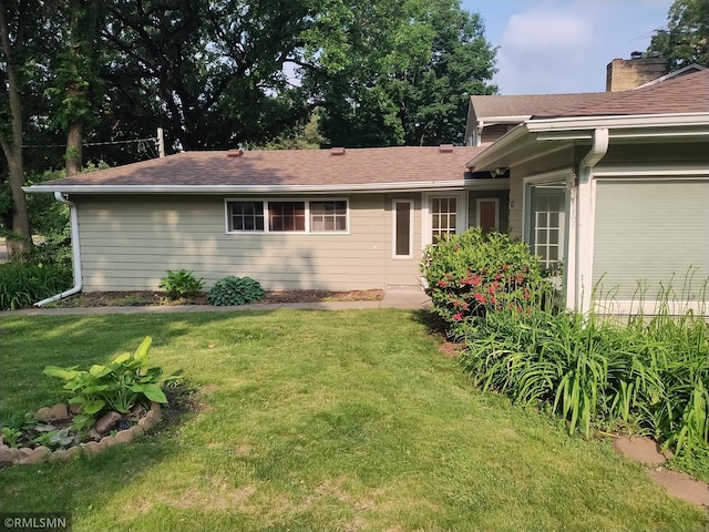 1872 Mississippi River Blvd S, Saint Paul, MN 55116 - view of side of home with a lawn and a shingled roof