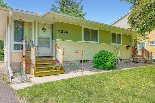 2226 S Ave E, North Saint Paul, MN 55109 - view of front of house with a front yard and crawl space