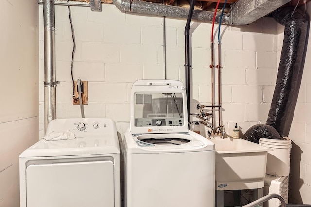 2226 S Ave E, North Saint Paul, MN 55109 - laundry area featuring independent washer and dryer