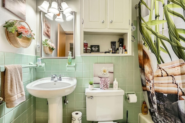 2226 S Ave E, North Saint Paul, MN 55109 - full bath featuring tile walls, a chandelier, and shower / bath combo with shower curtain