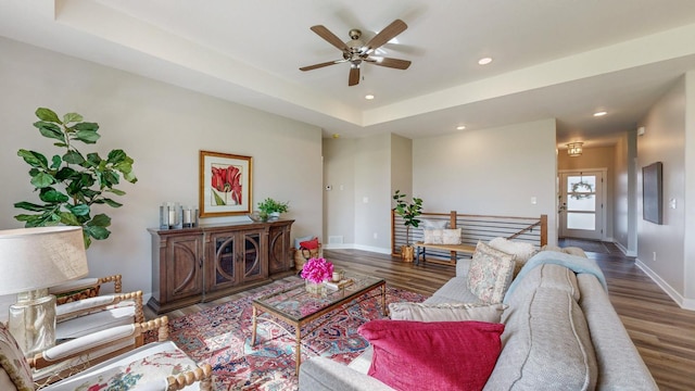 509 Golfview Ave, Zumbrota, MN 55992 - living room featuring wood finished floors, a ceiling fan, and recessed lighting