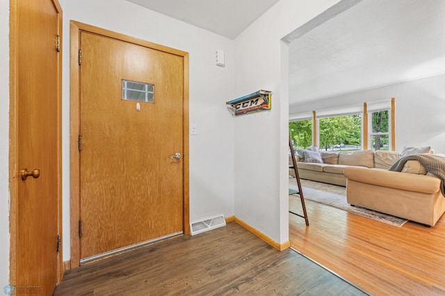1917 7th St S, Moorhead, MN 56560 - foyer entrance with wood finished floors and baseboards