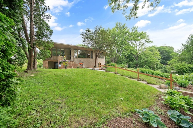 895 Humboldt Ave W, Saint Paul, MN 55118 - view of green lawn with stairway