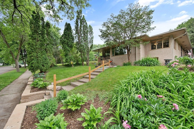 895 Humboldt Ave W, Saint Paul, MN 55118 - view of green lawn