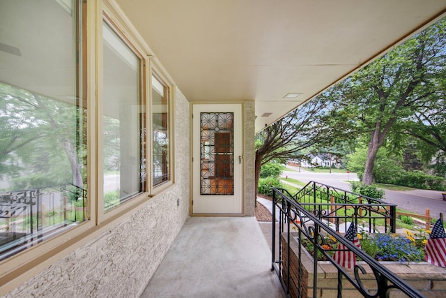 895 Humboldt Ave W, Saint Paul, MN 55118 - view of porch