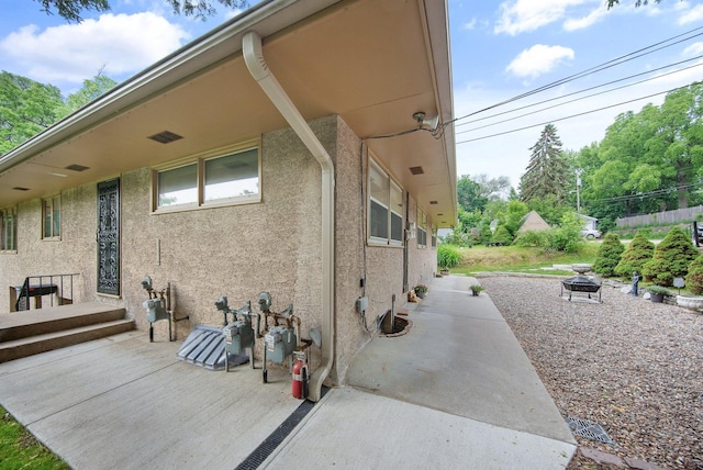 895 Humboldt Ave W, Saint Paul, MN 55118 - view of patio with a fire pit