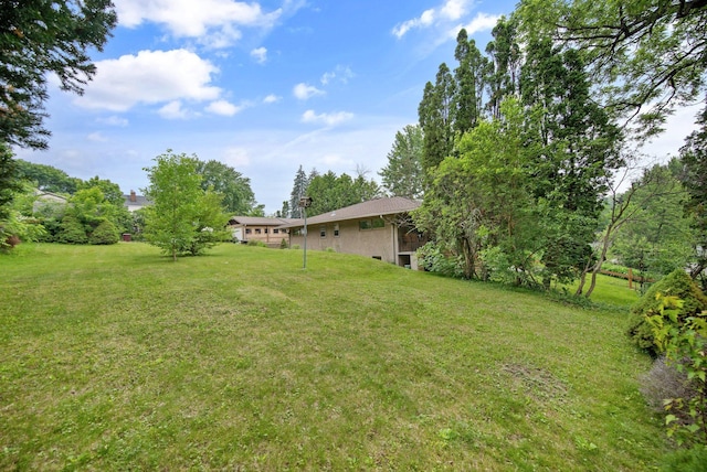 895 Humboldt Ave W, Saint Paul, MN 55118 - view of grassy yard