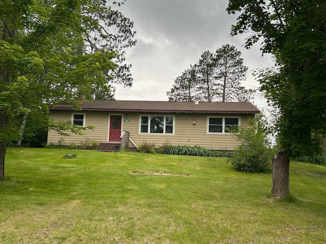 903 3rd Ave, Grand Rapids, MN 55744 - single story home featuring a front yard