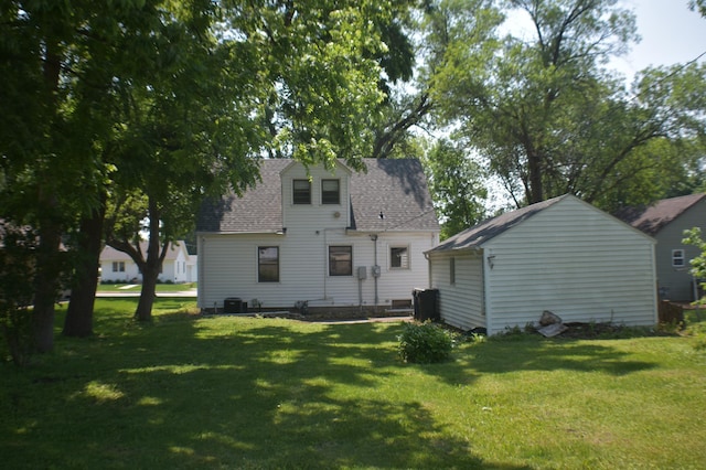 13 S St, Morris, MN 56267 - back of house featuring a lawn and roof with shingles