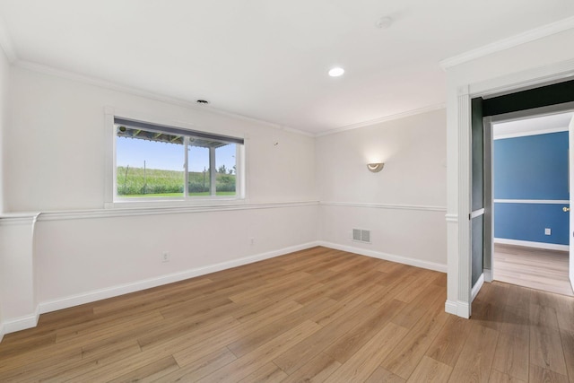 2936 18th Ave E, Shakopee, MN 55379 - spare room featuring crown molding, light wood-style flooring, and recessed lighting