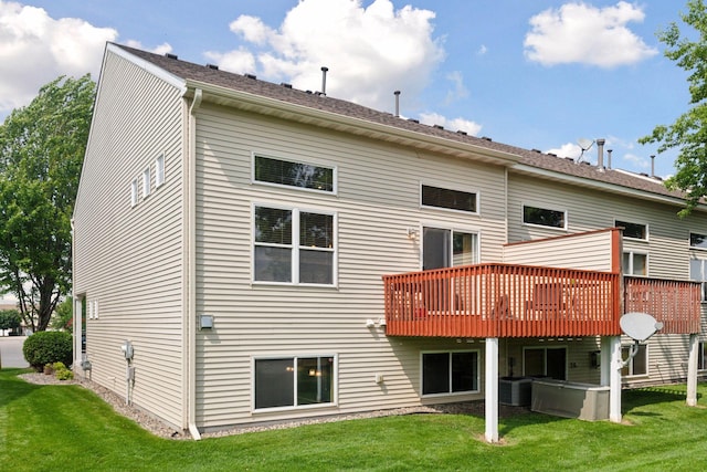 2936 18th Ave E, Shakopee, MN 55379 - rear view of house with a deck and a yard