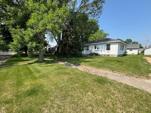 609 11th St N, Benson, MN 56215 - view of grassy yard