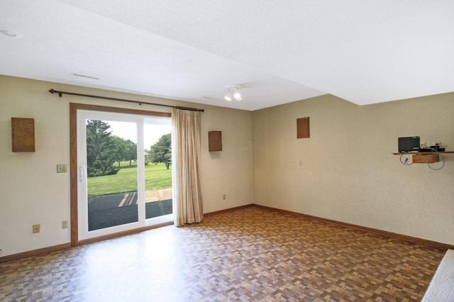 930 Minekahda Pl, Owatonna, MN 55060 - empty room featuring baseboards