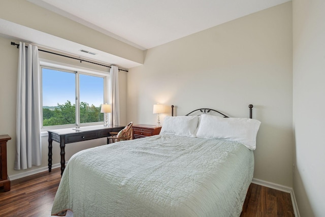 8301 Creekside Cir Unit 570, Bloomington, MN 55437 - bedroom featuring dark wood-style floors