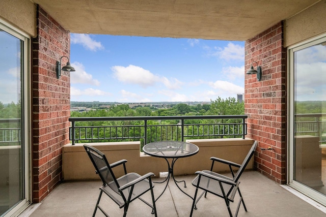 8301 Creekside Cir Unit 570, Bloomington, MN 55437 - view of balcony