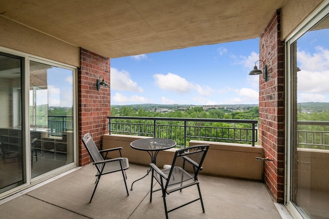 8301 Creekside Cir Unit 570, Bloomington, MN 55437 - view of balcony