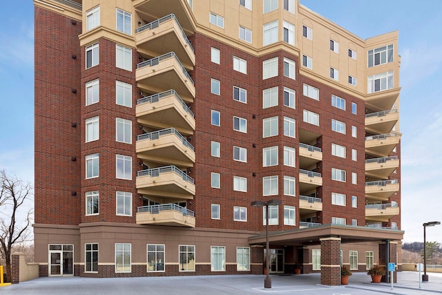 8301 Creekside Cir Unit 570, Bloomington, MN 55437 - view of apartment building / complex