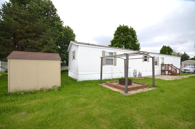 311 Mozart Ave E, Mankato, MN 56001 - rear view of house with a yard and a shed