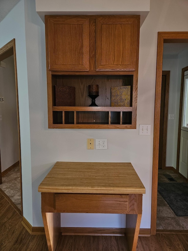2705 9th St SW, Willmar, MN 56201 - detailed view of wood finished floors