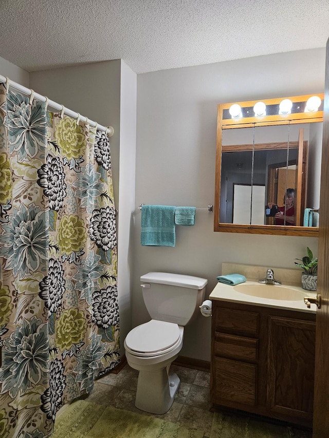 2705 9th St SW, Willmar, MN 56201 - full bath with vanity, a textured ceiling, and curtained shower