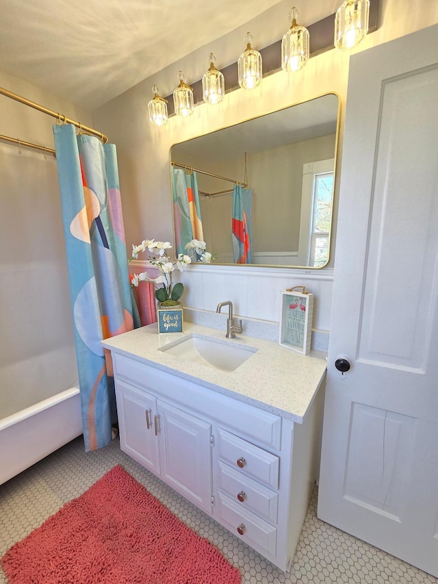1323 Lincoln Ave, Saint Paul, MN 55105 - full bathroom featuring vanity
