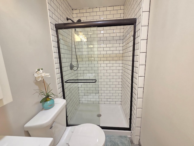 1323 Lincoln Ave, Saint Paul, MN 55105 - bathroom with toilet and a shower stall