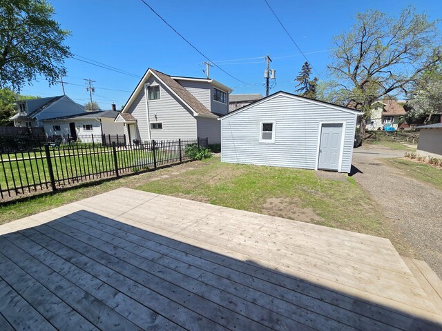 1323 Lincoln Ave, Saint Paul, MN 55105 - wooden terrace with an outbuilding