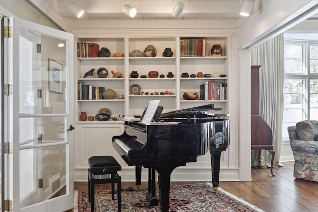 11155 Mill Run, Minnetonka, MN 55305 - sitting room with hardwood / wood-style floors