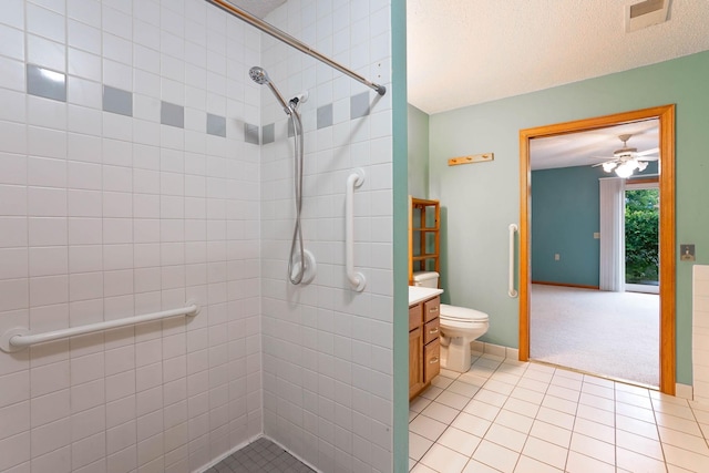 5645 Wisconsin Ave N, New Hope, MN 55428 - bathroom featuring tiled shower, vanity, tile patterned flooring, and ceiling fan