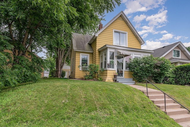 190 Annapolis St E, West Saint Paul, MN 55118 - view of front of house featuring roof with shingles, a chimney, and a front lawn