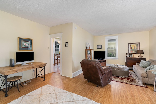 190 Annapolis St E, West Saint Paul, MN 55118 - living room featuring wood finished floors and a textured ceiling