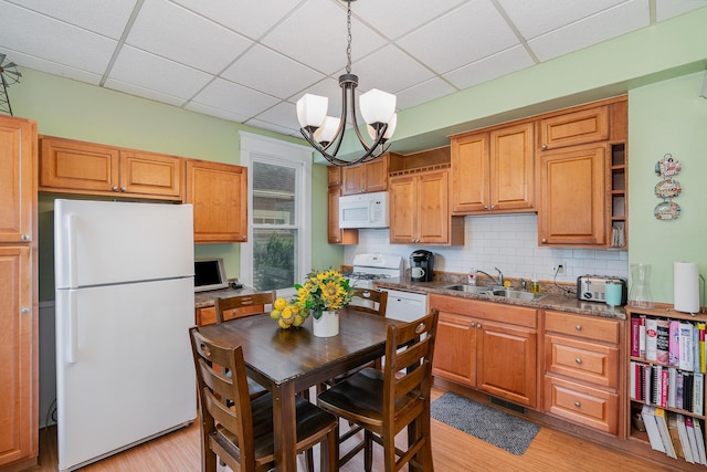 190 Annapolis St E, West Saint Paul, MN 55118 - kitchen with a paneled ceiling, white appliances, tasteful backsplash, light wood-style floors, and dark countertops