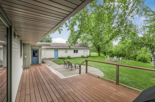 2434 Southcrest Ave E, Maplewood, MN 55119 - wooden deck featuring a yard and a patio area