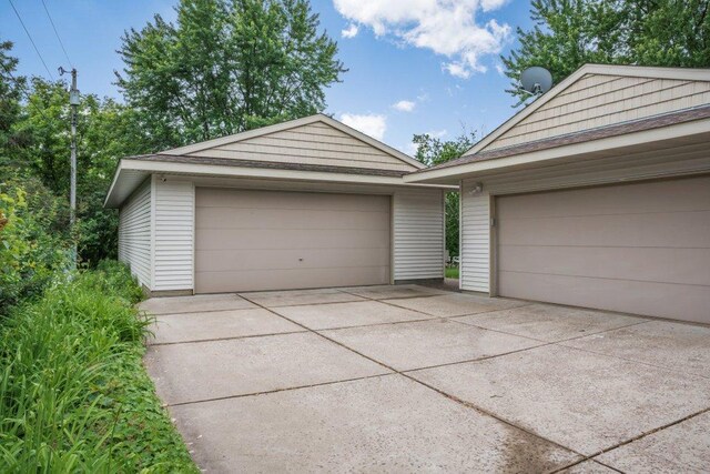 2434 Southcrest Ave E, Maplewood, MN 55119 - view of detached garage