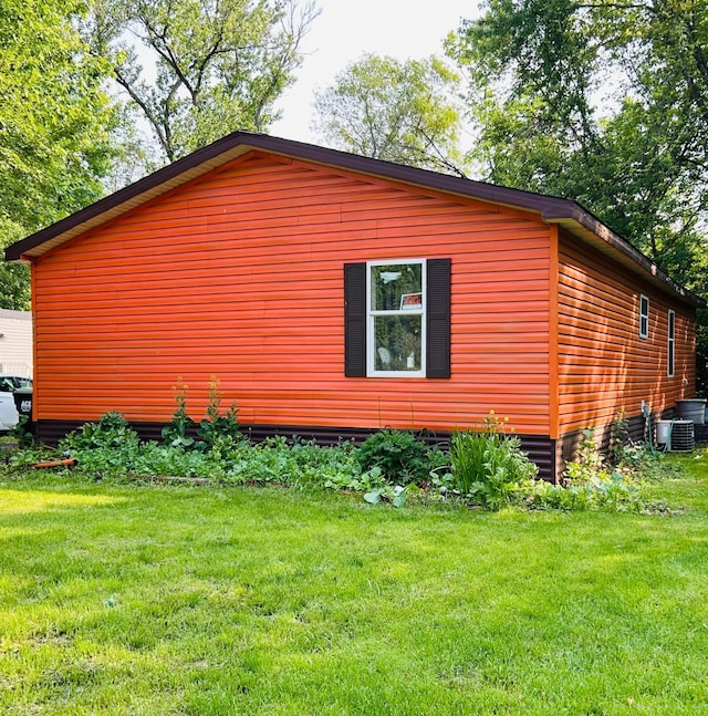 4644 Prior Cir, Arden Hills, MN 55112 - view of side of property featuring a yard
